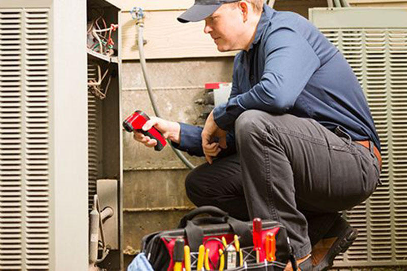 HVAC-tech-12943 HVAC contractor